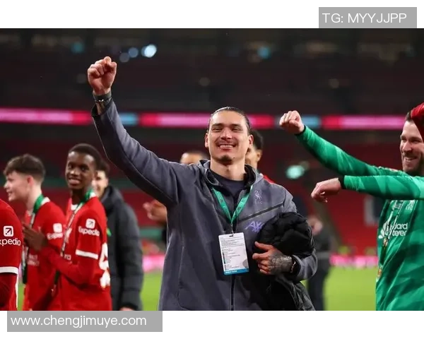 新兴中锋足球明星潜力无限引领未来赛场风潮